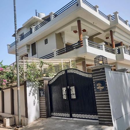 Paarijaat Homestay & Guesthouse Ayodhya Exterior photo