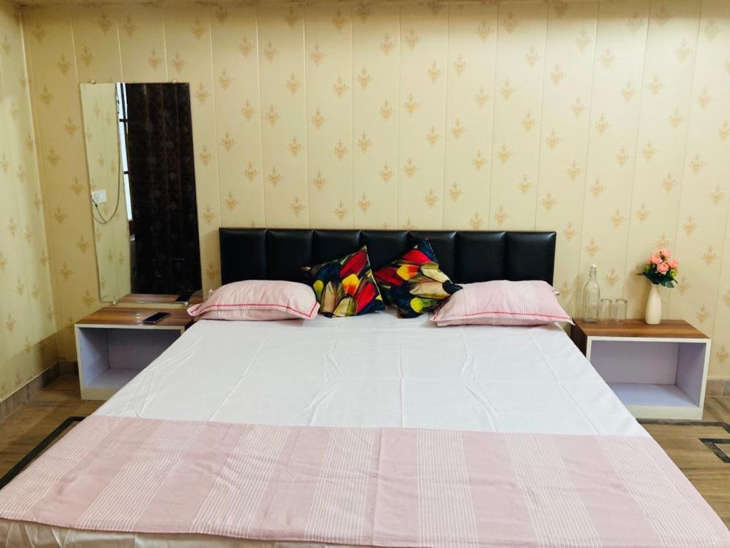 Paarijaat Homestay & Guesthouse Ayodhya Exterior photo